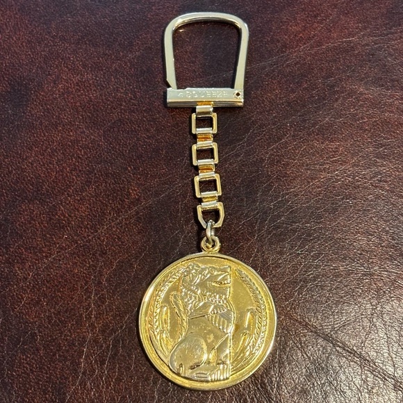 Vintage gold tone key chain hallmarked with a Pegasus - Picture 1 of 4